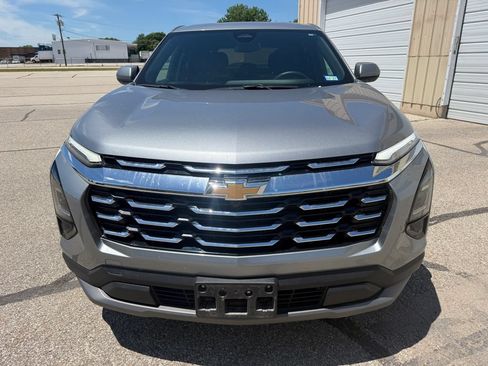 Used 2025 Chevrolet Equinox LT AWD/4WD image 3