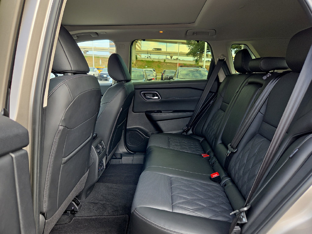 Used 2026 Nissan Rogue Platinum w/ Platinum Premium Package AWD/4WD image 11