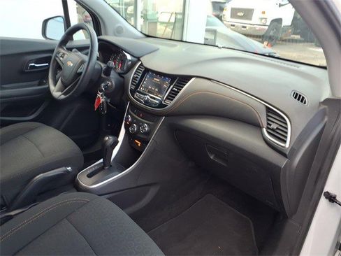 Certified 2022 Chevrolet Trax LS w/ Tint and Cruise Package image 21