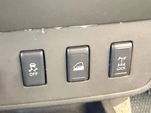 Used 2012 Nissan Frontier PRO-4X image 17