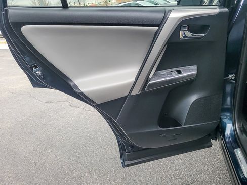 Used 2017 Toyota RAV4 Platinum image 17