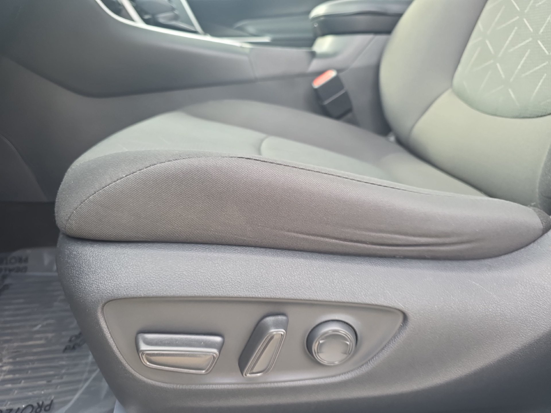 Used 2023 Toyota RAV4 XLE w/ Convenience Package FWD image 28