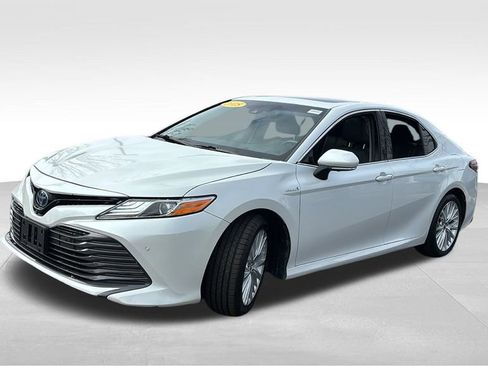 Used 2018 Toyota Camry XLE w/ Audio Package image 3