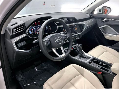 Certified 2025 Audi Q3 2.0T Premium image 17