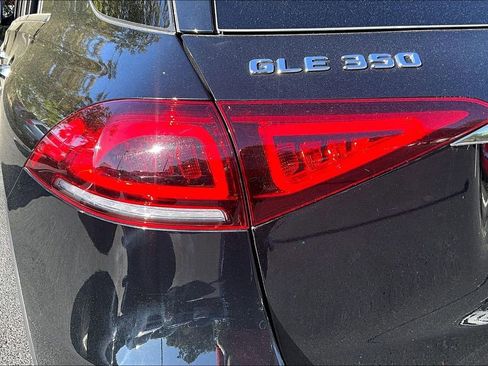 Used 2022 Mercedes-Benz GLE 350 4MATIC w/ Premium Package image 23