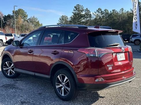 Used 2018 Toyota RAV4 XLE image 10
