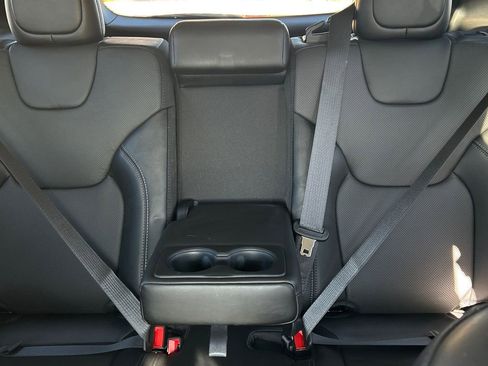 Used 2021 Jeep Cherokee Latitude Lux w/ Comfort/Convenience Group image 19