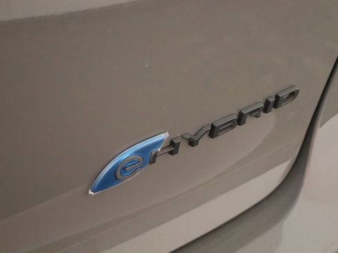 Used 2022 Chrysler Pacifica Limited w/ Uconnect Theater Family Group FWD image 38