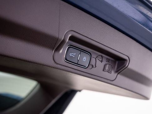 Used 2021 Ford Explorer King Ranch w/ Premium Technology Package image 36