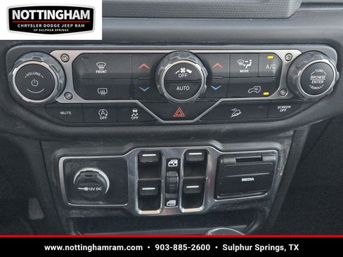 Used 2020 Jeep Wrangler Unlimited Sahara image 14