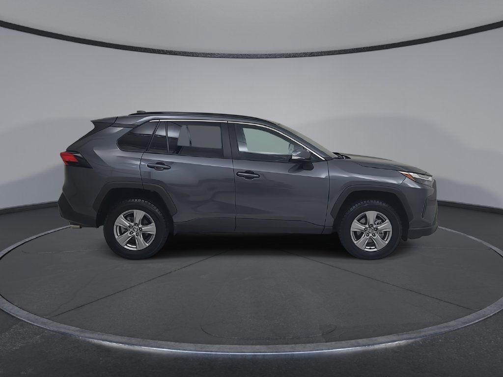 Used 2025 Toyota RAV4 XLE FWD image 19