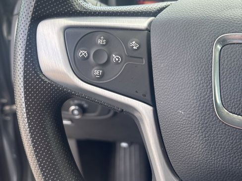 Used 2024 GMC Terrain SLE image 17