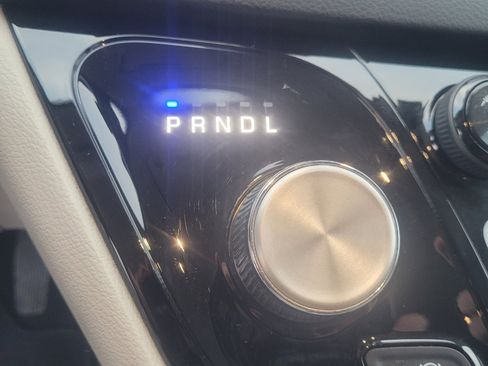 Used 2018 Chrysler Pacifica Touring Plus image 19