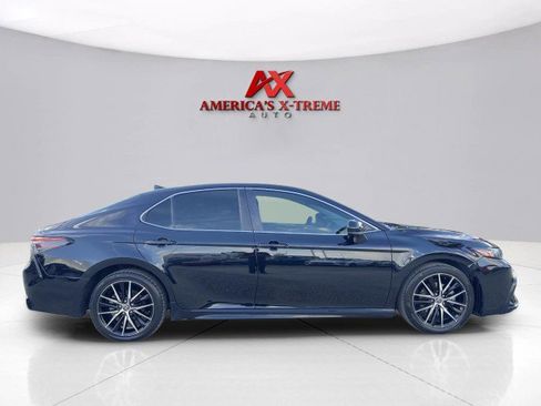 Used 2021 Toyota Camry SE w/ Carpet Mat Package (TMS) image 6