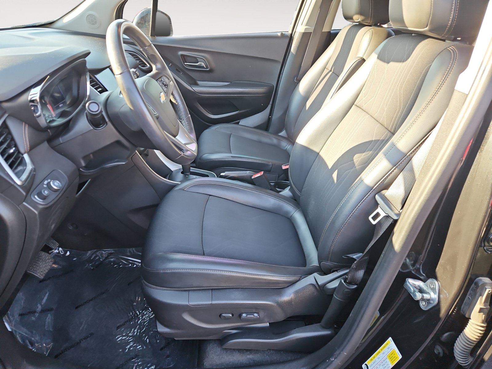 Used 2020 Chevrolet Trax LT w/ LT Convenience Package AWD/4WD image 10