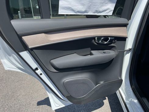 New 2026 Volvo XC90 T8 Plus w/ Protection Package Premier AWD/4WD image 18