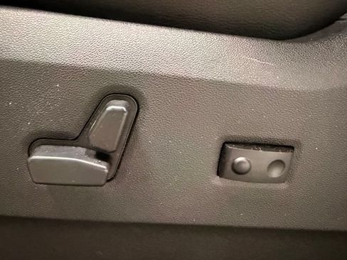 Used 2015 Chrysler Town & Country Touring-L w/ Driver Convenience Group FWD image 24