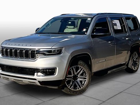 Used 2023 Jeep Wagoneer Series II w/ Flexible Seating Group image 4