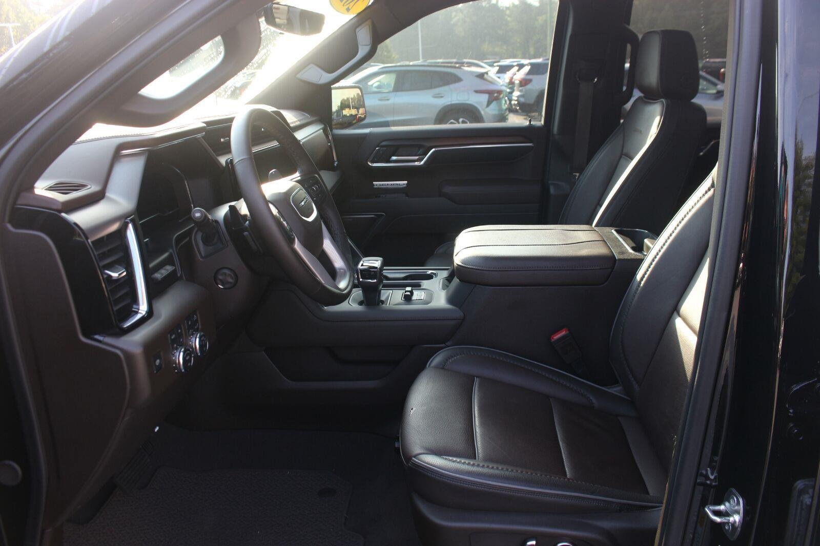 Used 2025 GMC Sierra 1500 Denali w/ Denali Reserve Package AWD/4WD image 14