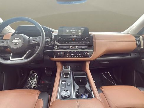 Used 2022 Nissan Pathfinder Platinum w/ Cargo Package image 9