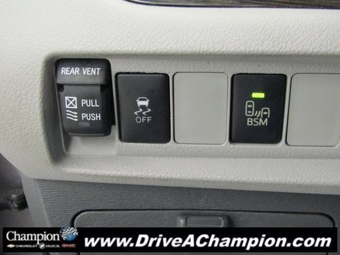 Used 2015 Toyota Sienna L image 22