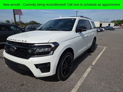 Used 2022 Ford Expedition Limited AWD/4WD image 2