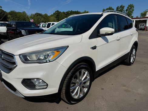 Used 2017 Ford Escape Titanium AWD/4WD image 9