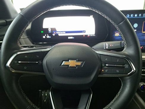 Used 2025 Chevrolet Traverse LT image 10