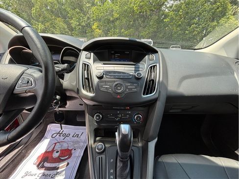 Used 2015 Ford Focus SE w/ Equipment Group 201A FWD image 11
