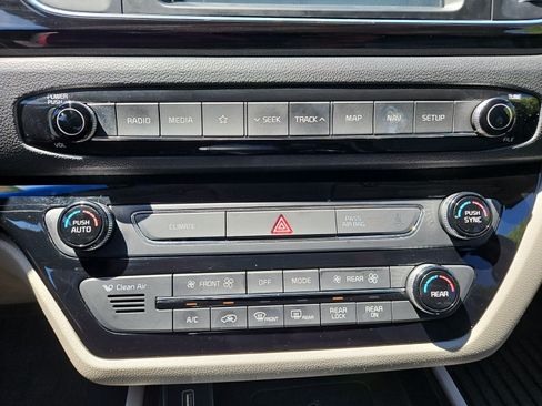 Used 2020 Kia Sedona SX FWD image 27
