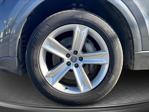 Used 2019 Audi Q8 Premium image 9