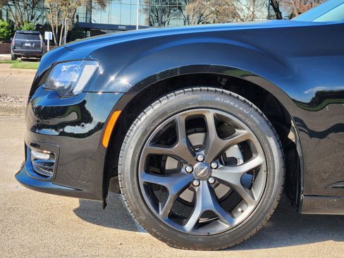 Used 2023 Chrysler 300 Touring L w/ Popular Equipment Group image 8