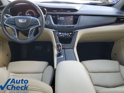 Used 2017 Cadillac XT5 Luxury w/ Driver Awareness Package FWD image 14