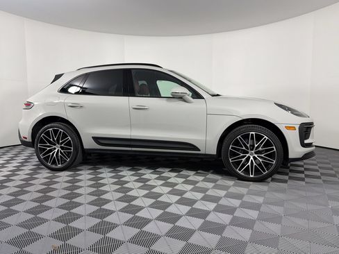 Certified 2026 Porsche Macan AWD/4WD image 8