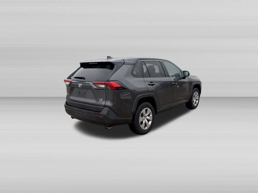 Used 2022 Toyota RAV4 LE AWD/4WD image 4