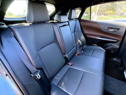 Used 2024 Toyota Venza Limited image 19