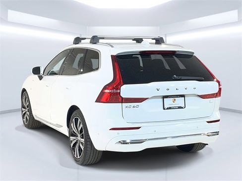 Used 2022 Volvo XC60 T8 Inscription w/ Advanced Package image 3