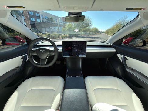 Used 2020 Tesla Model 3 Standard Range Plus image 11