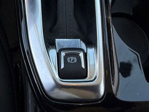 Certified 2025 Chevrolet Trax LT image 23