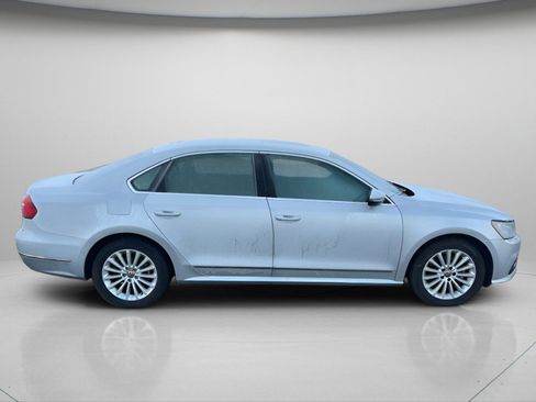 Used 2017 Volkswagen Passat 1.8T SE image 4