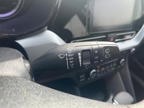 Used 2022 Kia Niro LX image 27