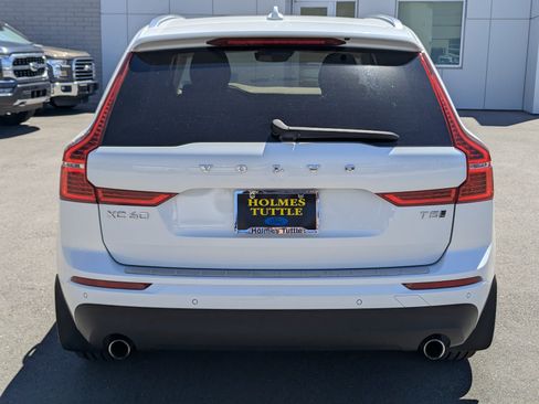 Used 2021 Volvo XC60 T5 Momentum w/ Advanced Package AWD/4WD image 3