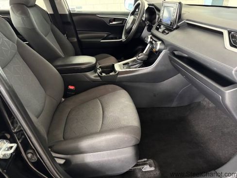 Used 2019 Toyota RAV4 XLE image 16