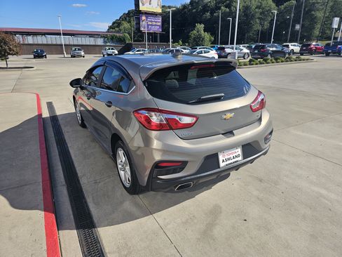 Used 2018 Chevrolet Cruze LT w/ Convenience Package image 7