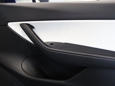 Used 2021 Tesla Model Y Long Range AWD/4WD image 36