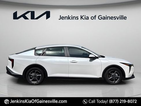 New 2026 Kia K4 FWD image 2