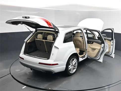 Used 2018 Audi Q7 3.0T Prestige w/ Prestige Package image 17