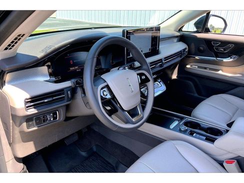Used 2023 Lincoln Corsair AWD w/ Equipment Group 101A image 12