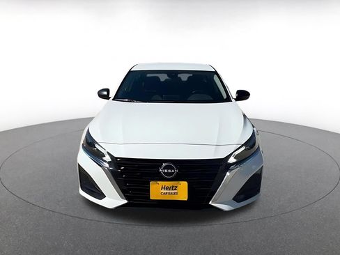 Used 2025 Nissan Altima 2.5 SV FWD image 4
