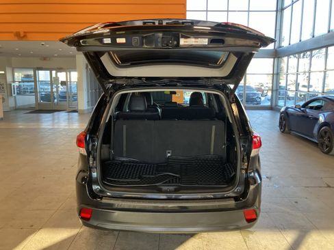 Used 2018 Toyota Highlander AWD V6 image 24